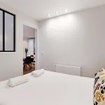 Sublime 2br 6p Balcony Eiffel Tower *