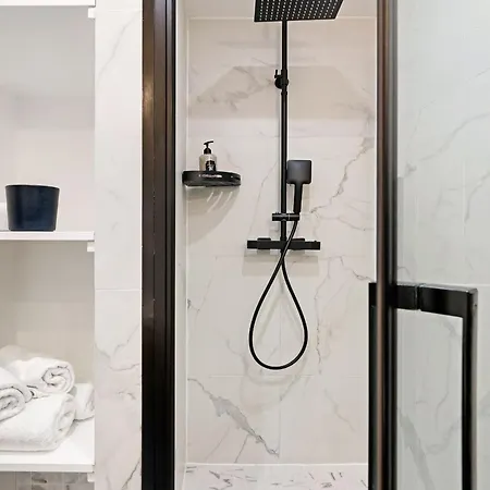 Sublime 2br 6p Balcony Eiffel Tower