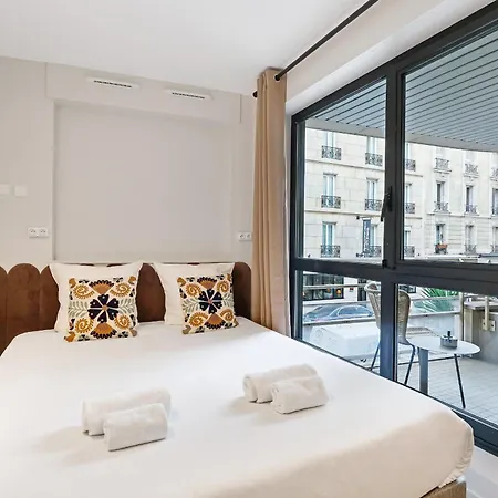 Sublime 2br 6p Balcony Eiffel Tower