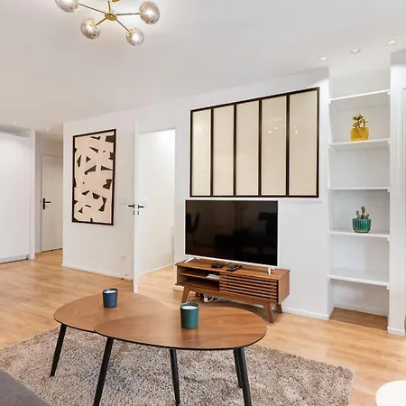 Sublime 2br 6p Balcony Eiffel Tower