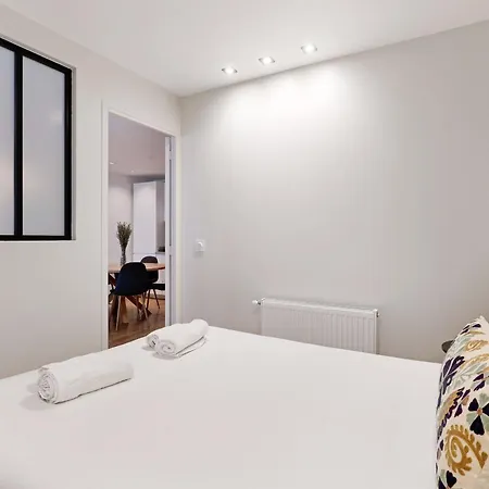 Sublime 2br 6p Balcony Eiffel Tower *