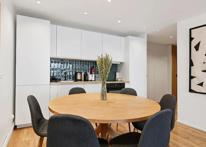 Sublime 2br 6p Balcony Eiffel Tower Apartman *