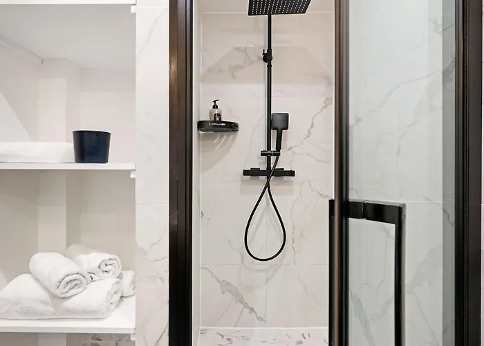 Sublime 2br 6p Balcony Eiffel Tower