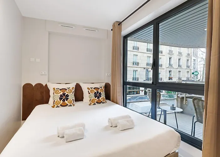 Sublime 2br 6p Balcony Eiffel Tower