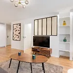 Sublime 2br 6p Balcony Eiffel Tower
