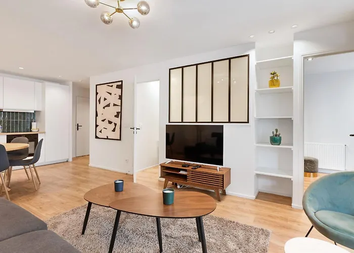 Sublime 2br 6p Balcony Eiffel Tower